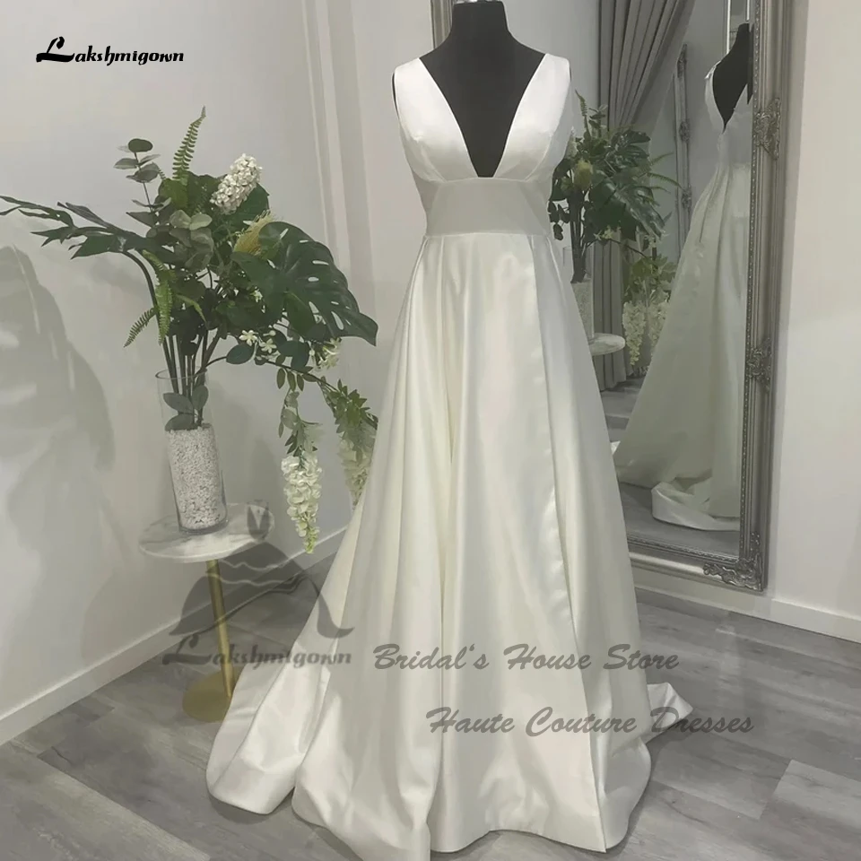 Lakshmigown Plunging Soft Satin A Line abiti da sposa per le donne 2025 abiti semplici abiti da sposa da spiaggia aperti sul retro