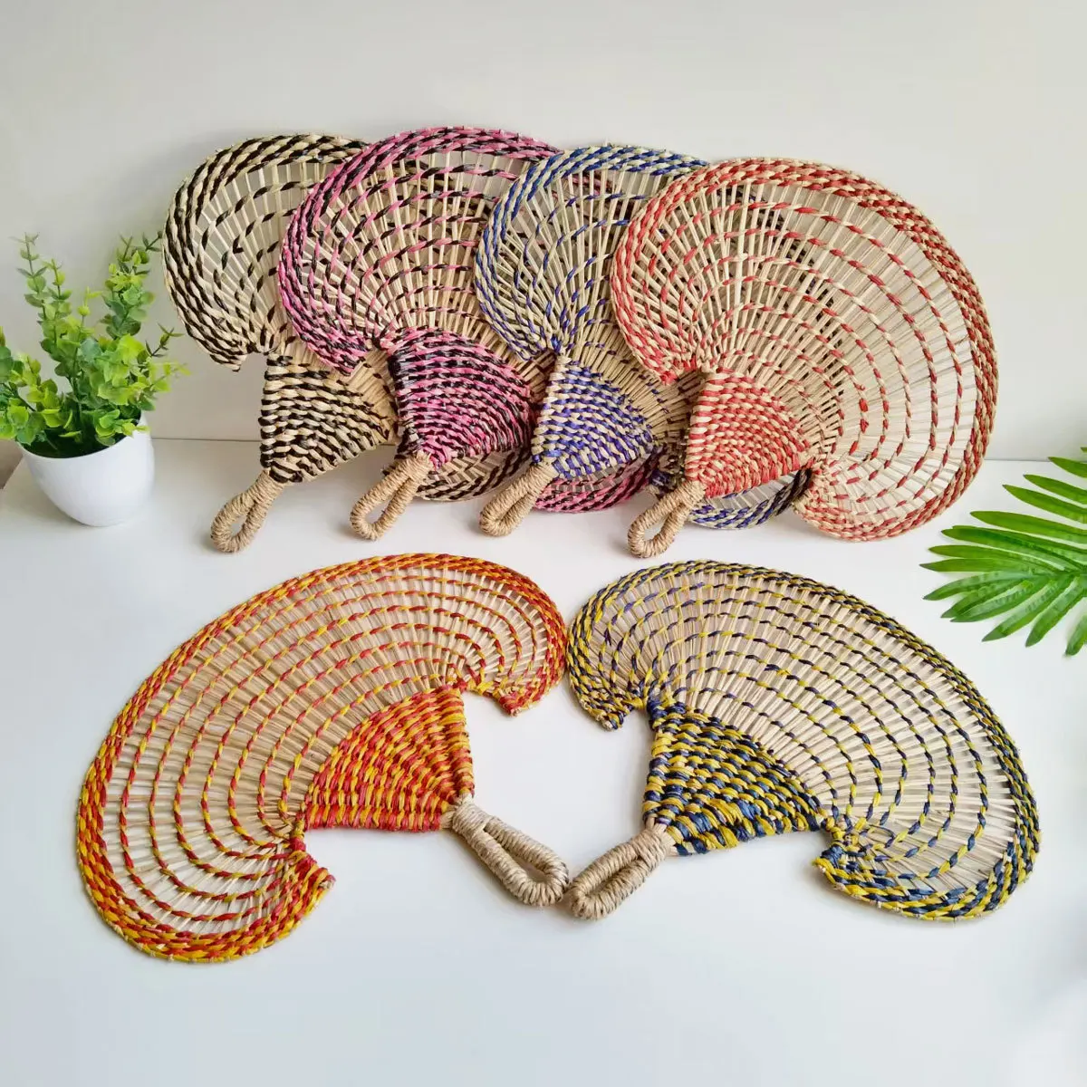 Hand-woven colorful straw fans, household cooling fans, artistic CRAFT, decorative fans for restaurants and homestays