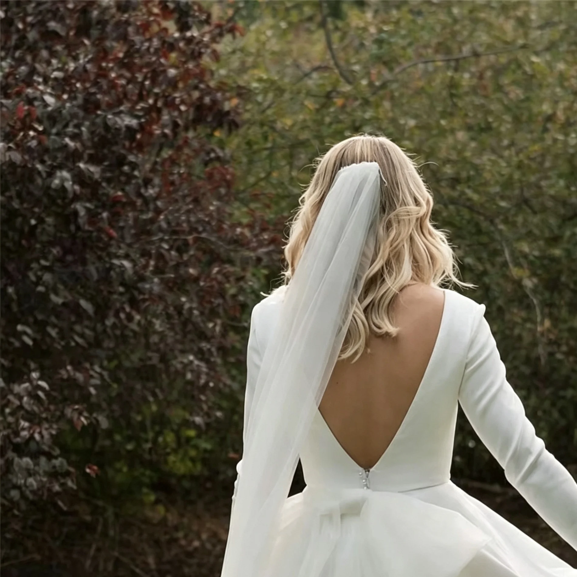 Long Sleeves Satin mini Wedding Dress Deep V Back Bridal Gown with Tulle Veil Elegant Civil Marriage White Party Dress for Women