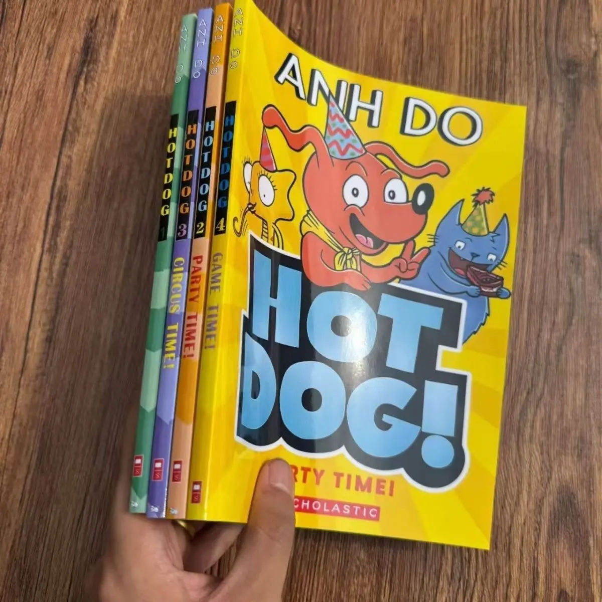 Bulldog Hero 4-Book Set for Children - Bridge Reading Level Beginner Level