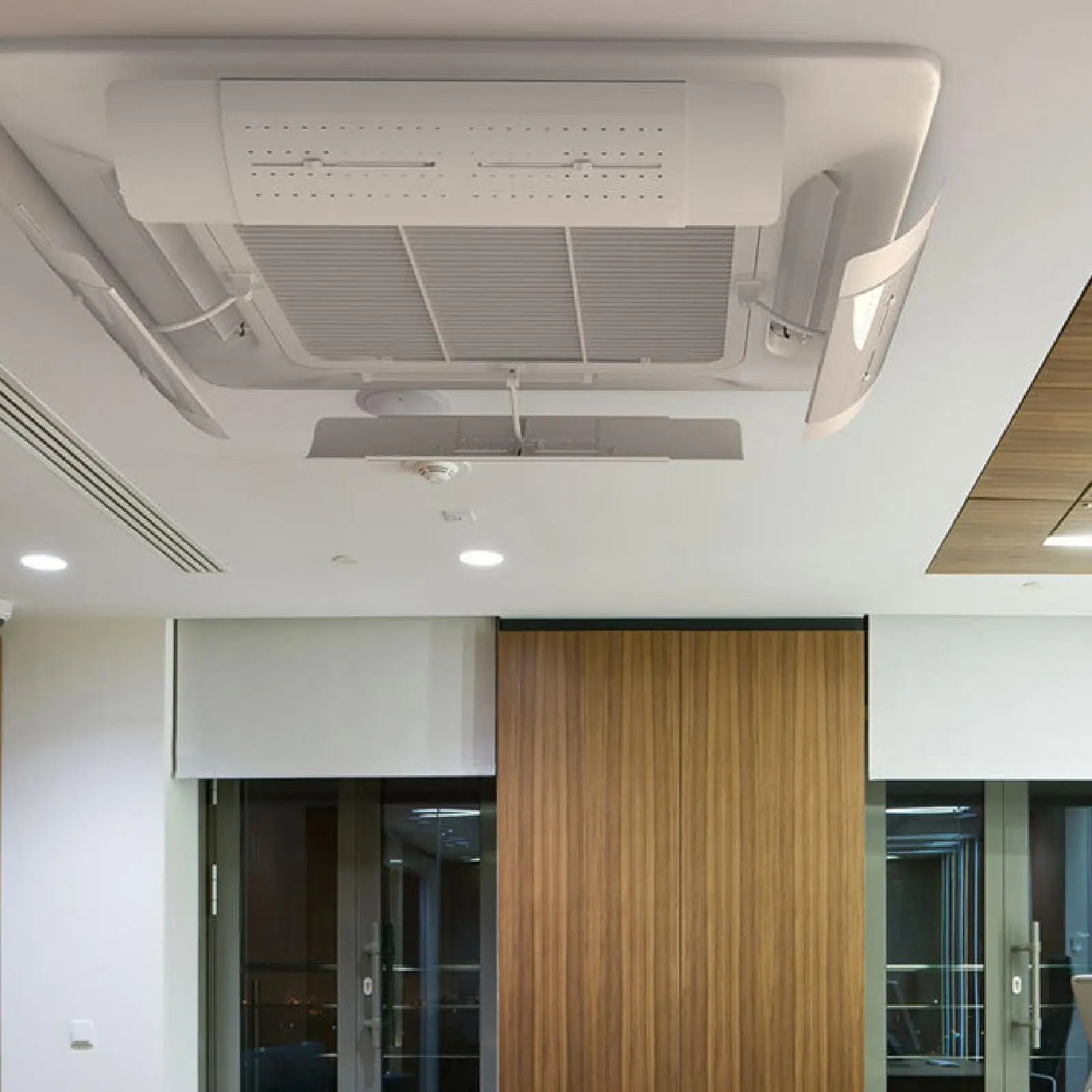 Air Conditioner Vent Deflector Outlet Air Baffle Attachment Windshield for Hotel Hall Central Units Household Office