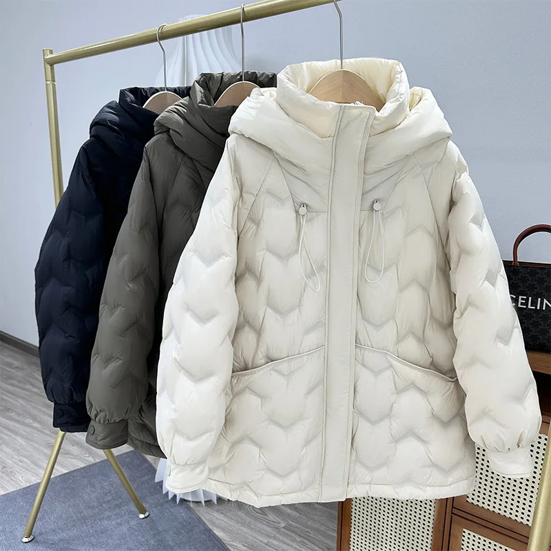 Piumino invernale da donna europea da pendolarismo con cappuccio sciolto e caldo piumino d'anatra bianco al 90%
