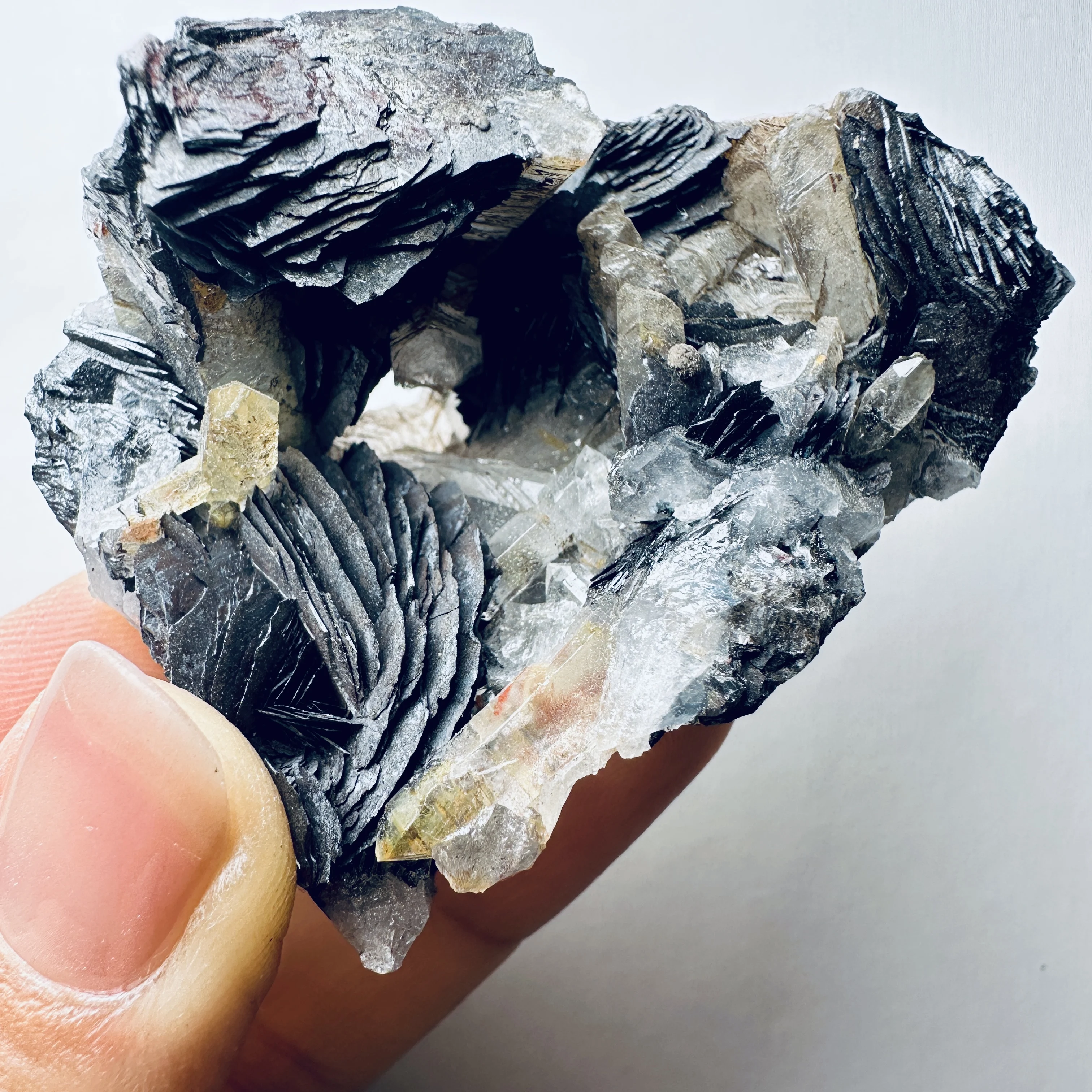 Natural material Guangzhou mirror-forged crystal, crystal mineral specimens, mineral collection items, fluorite, crystal cluster