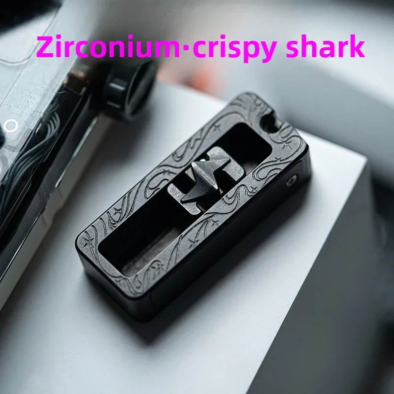 Crunchy Shark EDC Skeleton Magnet Metal Mechanical Fingertip Card Pushing Decompression Desktop Toy Gift