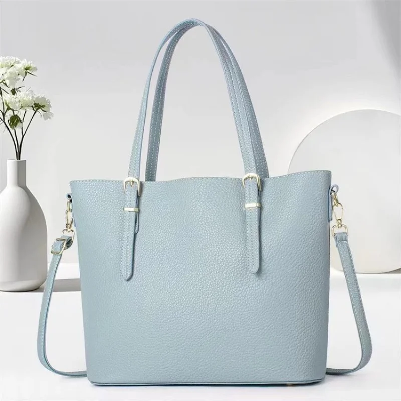 

Unique High-End Stylish Tote Bag Large Capacity With Letter Logo For Women's Leisure Activities
