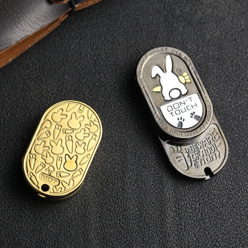 EDC-Fidget-Schieber aus Metall mit Cartoon-Kaninchen-Muster, tragbares Stressabbau-Spielzeug für Erwachsene für ADHS und Anti-Angst, Geschenke für Männer – Detail 3