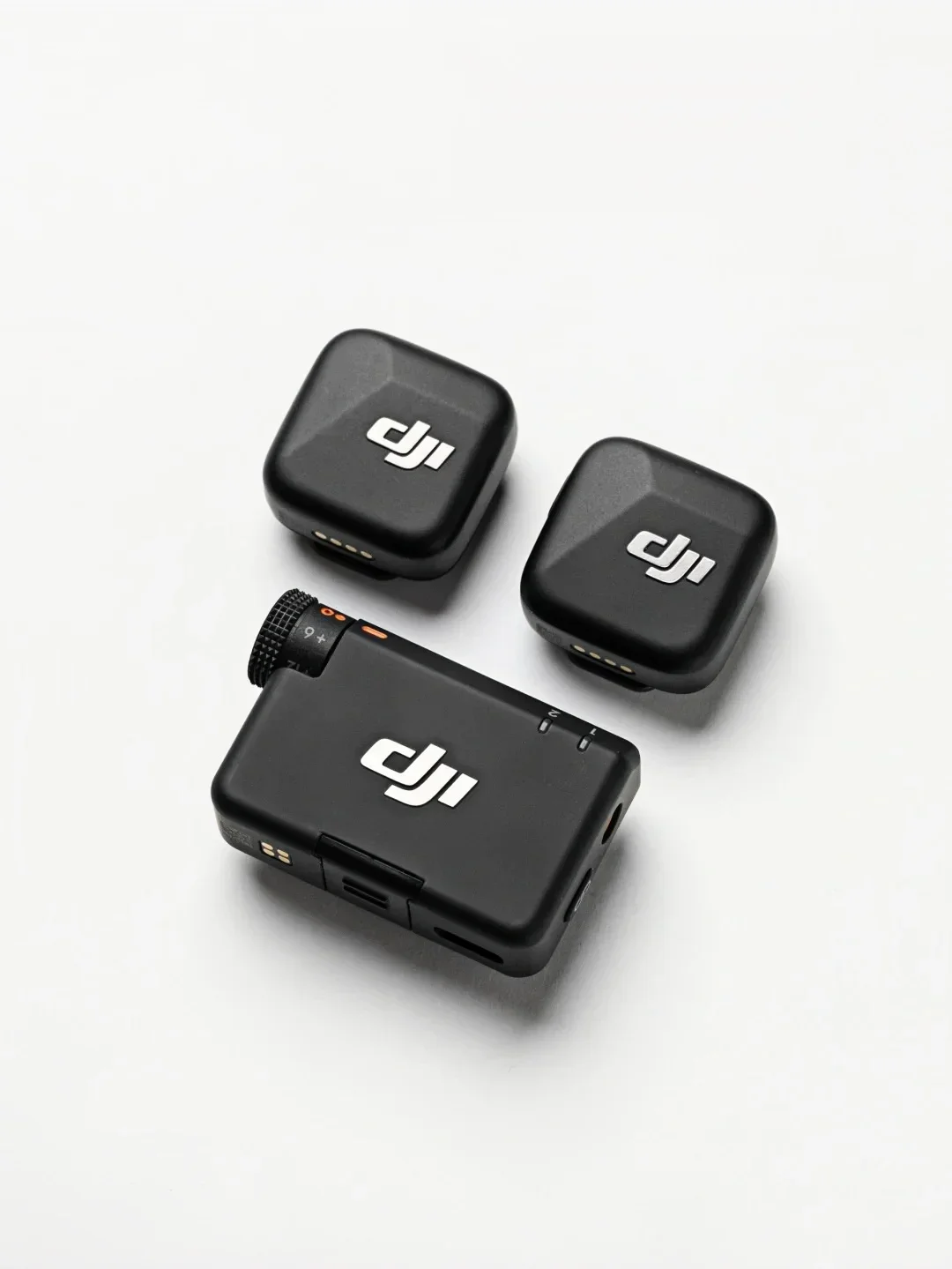 Original DJI Mic Mini Kabelloses Lavalier-Mikrofon 10g Ultraleicht 48H Akkulaufzeit 2-Stufen ANC 400m Übertragungsdistanz