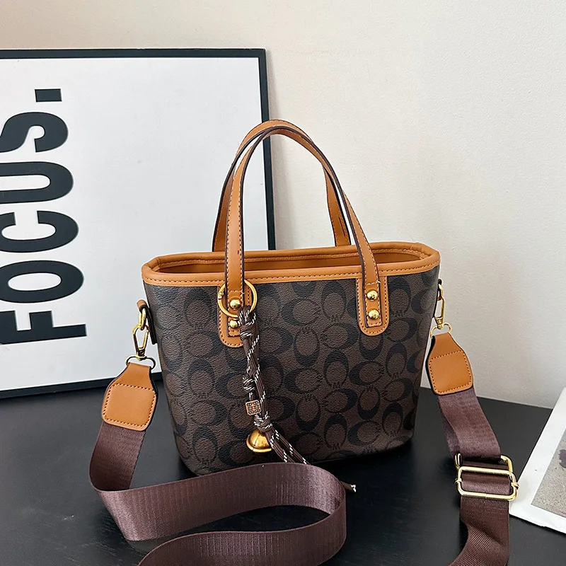 

Женская осенняя сумка-тоут в стиле ретро 2025 года — простой и модный новый стиль, универсальная модная классическая сумка через плечо