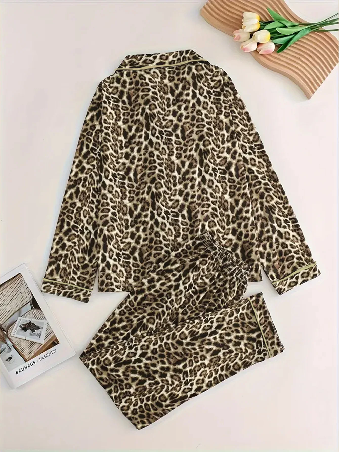 2-piece set of women\'s sexy and light luxury random printed leopard print long-sleeved cardigan and long pants set home clothes.