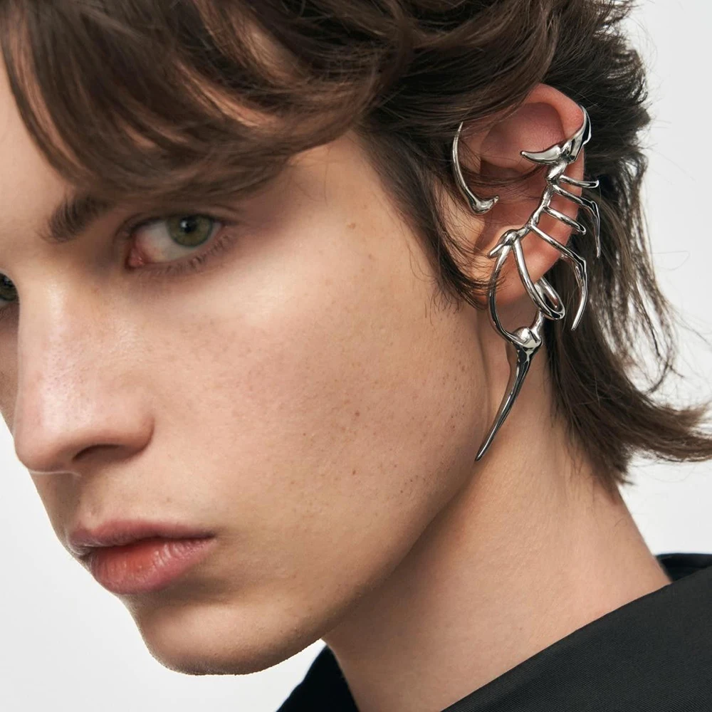 Clip per orecchio in osso a costine Cyberpunk unisex Hip Hop senza foratura Orecchino Rock argentato Fibbia per orecchio in metallo Accessori per gioielli di Halloween