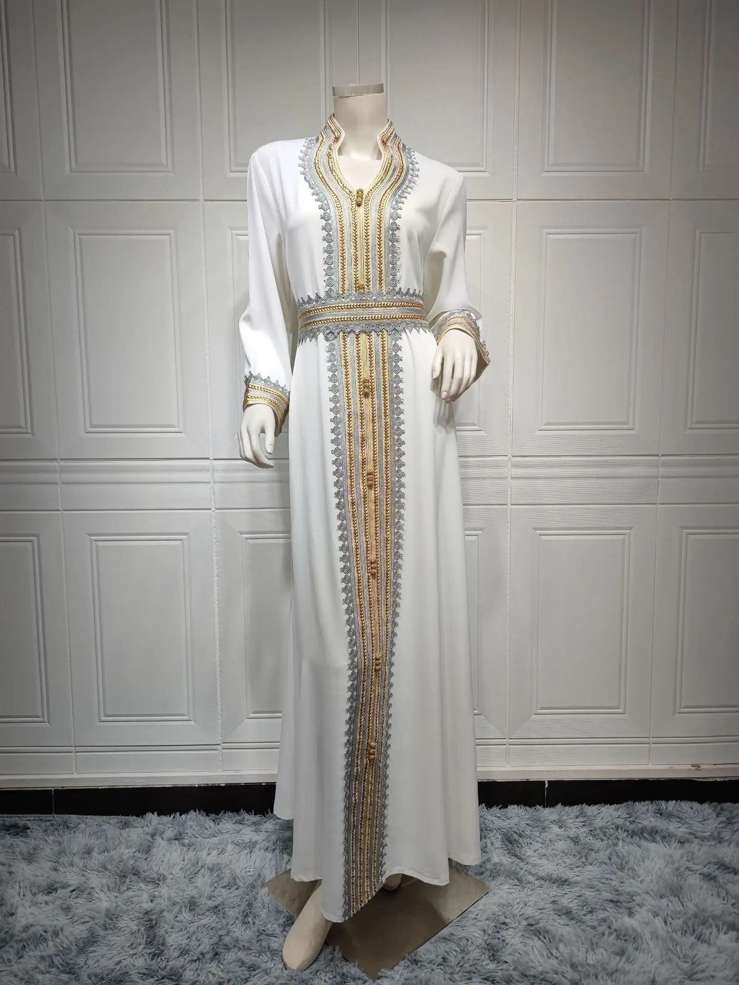 2024 Moroccan Caftan Women Gold Applique Beaded Stand Collar Abaya For Wedding Party Dubai Middle Kaftan Long Sleeves With Belt