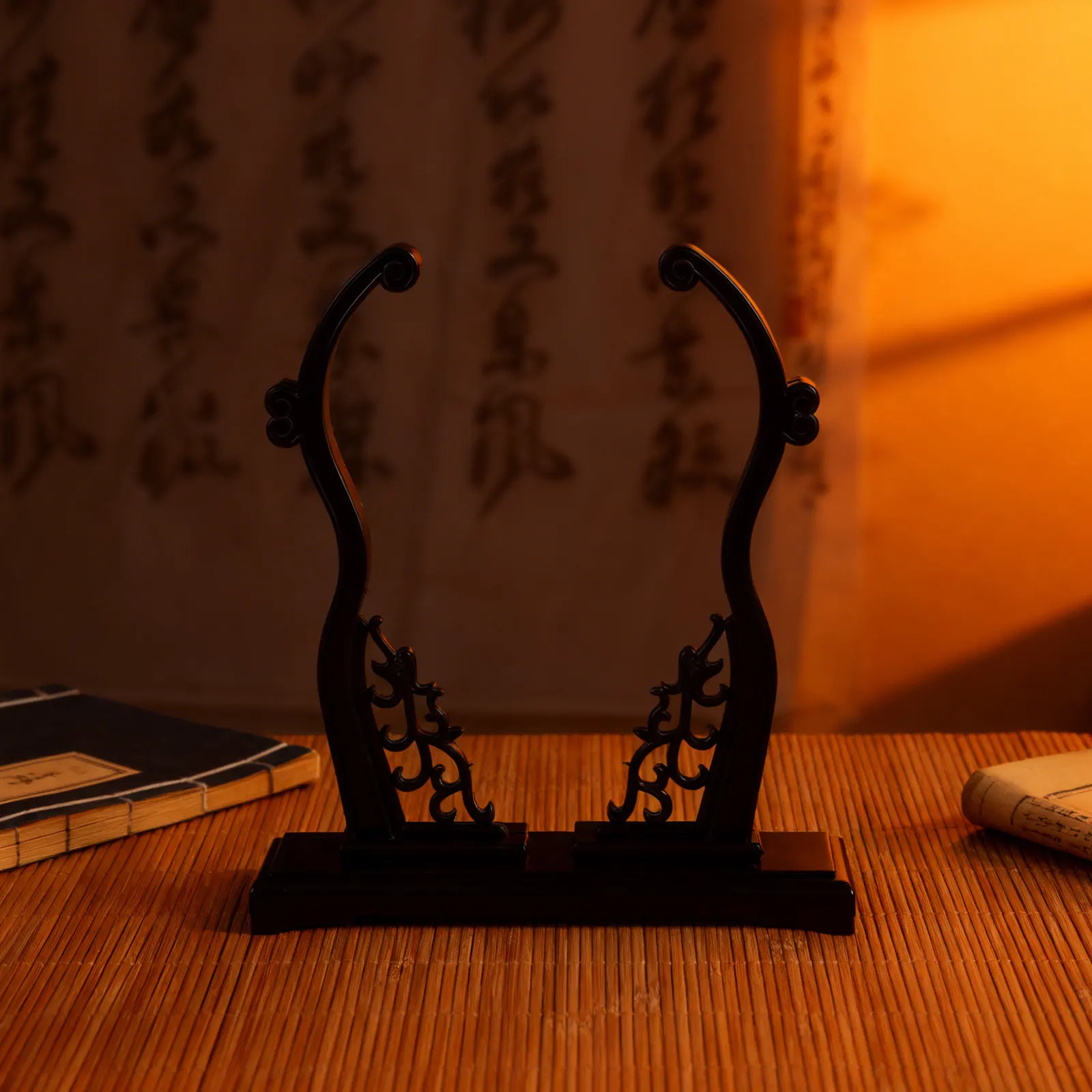 Japanese Folding Fan Holder Resin Display Stand Elegant Decorative Oriental Hand Held Fan Stand Home Office Retail Display