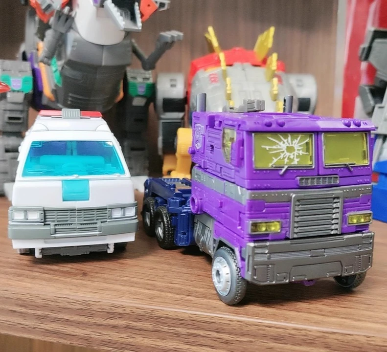 Transformateur de génération de jouets, miroir WFC sélectionné OP et miroir, ensemble d'ambulance, figurines d'action, modèle de Robot mobile, cadeau, nouveau, en Stock