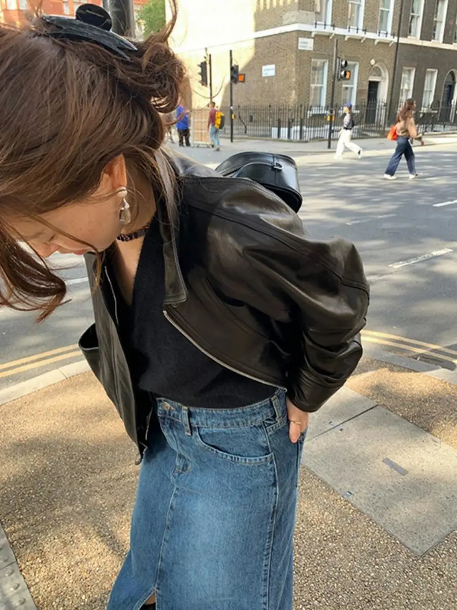 

Retro Loose Collar Jacket with Large Pockets And Engraving Motorcycle Leather Coat for Women Long Sleeve PU Leather Coat