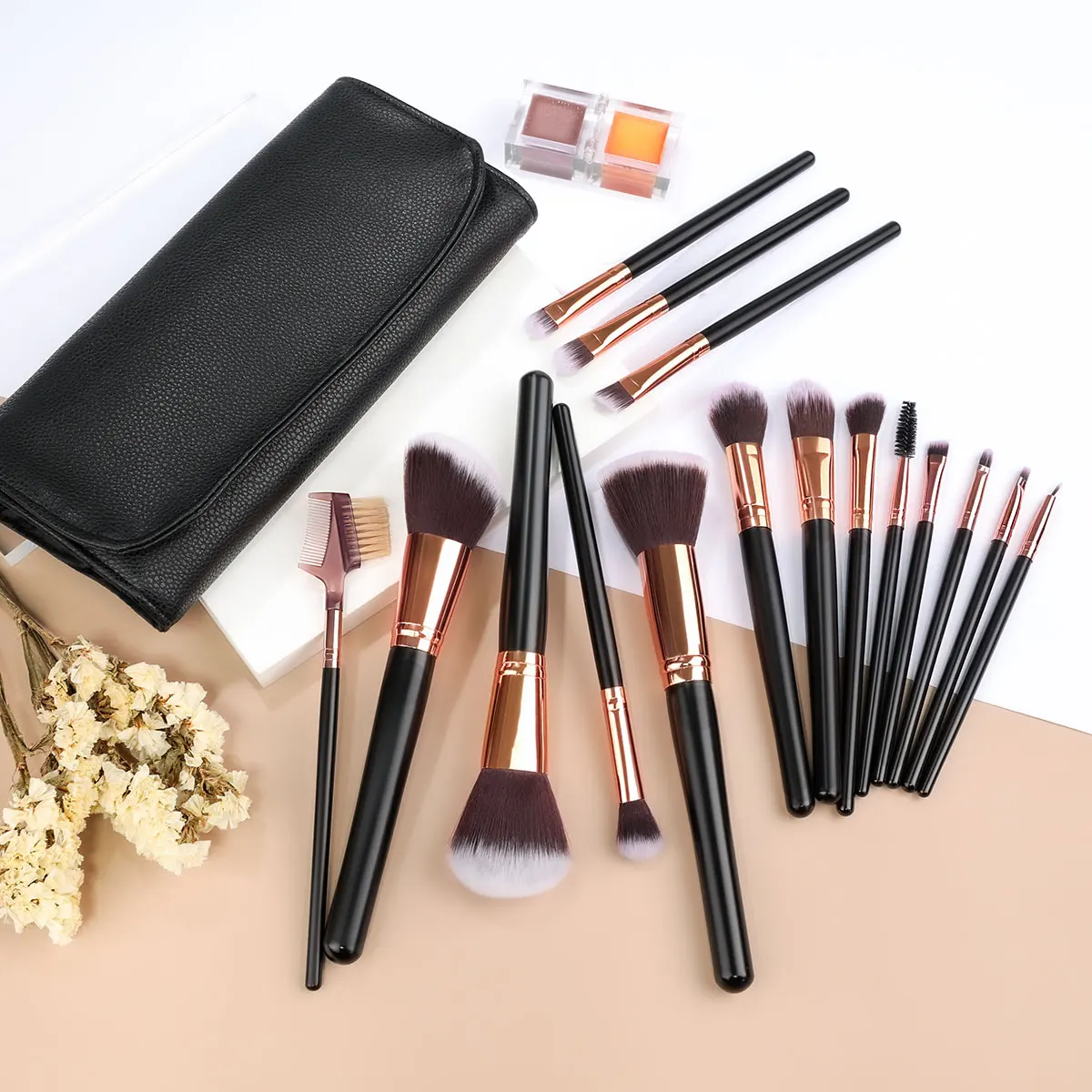 مجموعة فرش مكياج سوداء محمولة مكونة من 16 قطعة، فرش مكياج ناعمة، فرشاة خافي عيوب البشرة، بودرة أحمر الخدود وظلال العيون، فرشاة كريم الأساس، أدوات التجميل