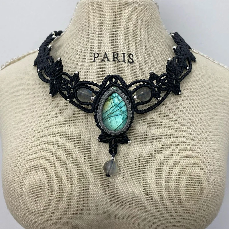 collana-girocollo-vintage-in-labradorite-fatta-a-mano-con-macrame-e-cristalli-stile-boho