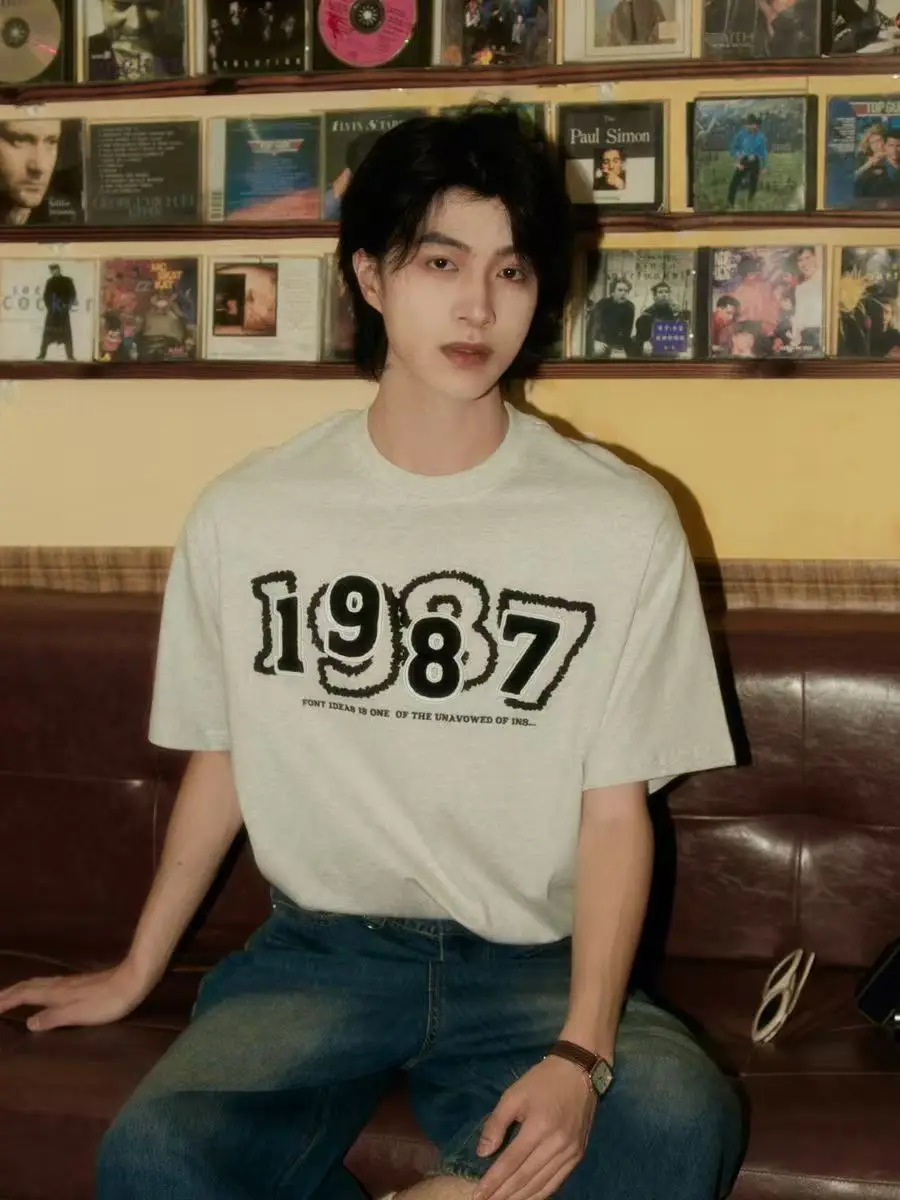 2025 جديد الأمريكية الرجعية هونغ كونغ نمط منشفة التطريز زوجين التي شيرت المرأة Ins قصيرة الأكمام عادية الكورية موضة تي شيرت