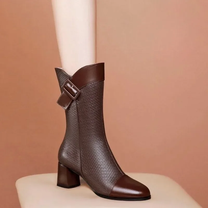 Add velvet mid-tube women's leather boots 2025 autumn and winter hot new warm thick brown fashion belt buckle ankle shoes