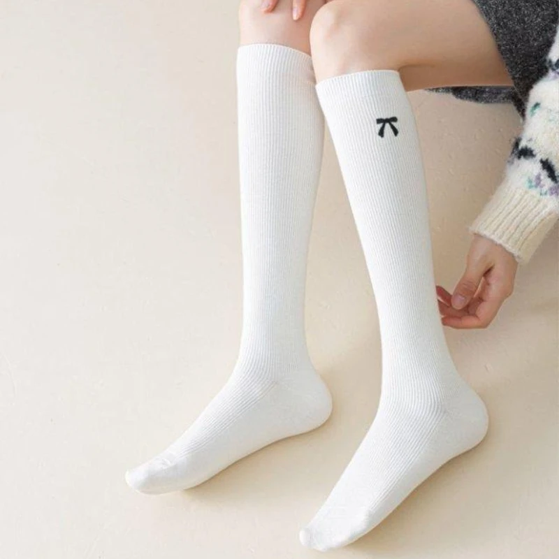 Elegant Bow Knot Embroidered Long Tube Socks for Women Spring Autumn Knee High Slimming Cotton Sweat Absorbent Socks view 4
