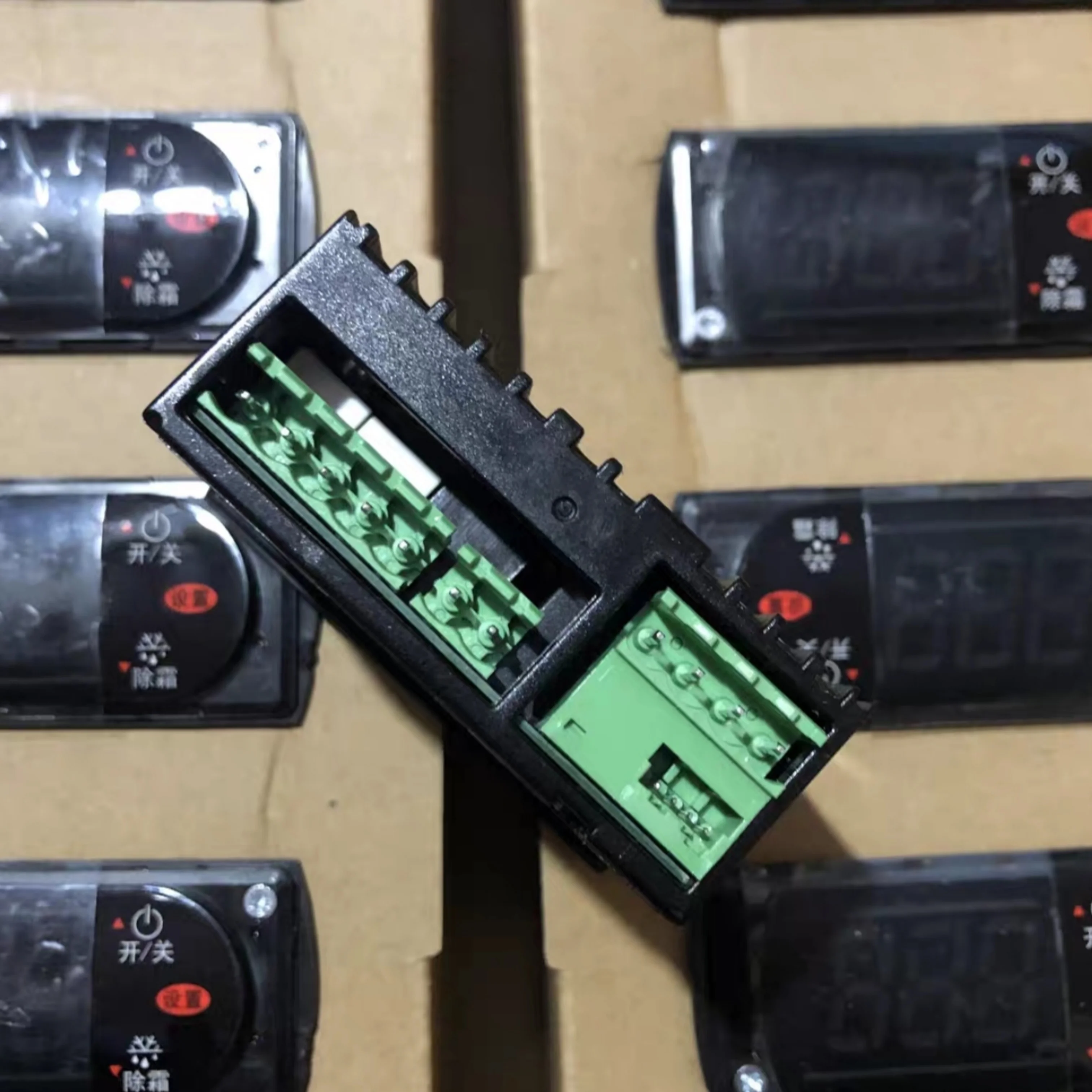 100%NEW  Temperature controllerRKJI1Z0537 RCJIC1H0E1K RKK11Z0535 RCK1C1H000K RKK20I0556 RCK2S1E0A2K RKK21Z0541 RCK2C1H001K