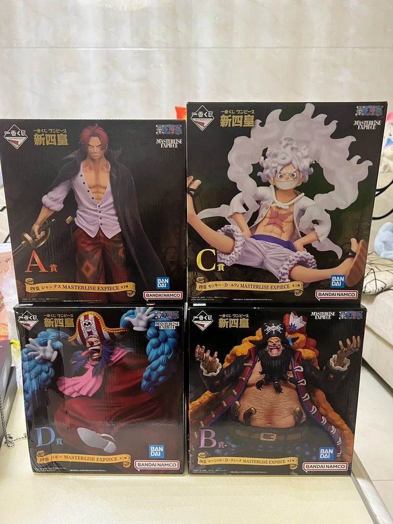 

Authentic One Piece Handmade Collection Ornament - Fourth Emperor Shanks Red Hair Black Beard Luffy Bucky Action Figure Toy