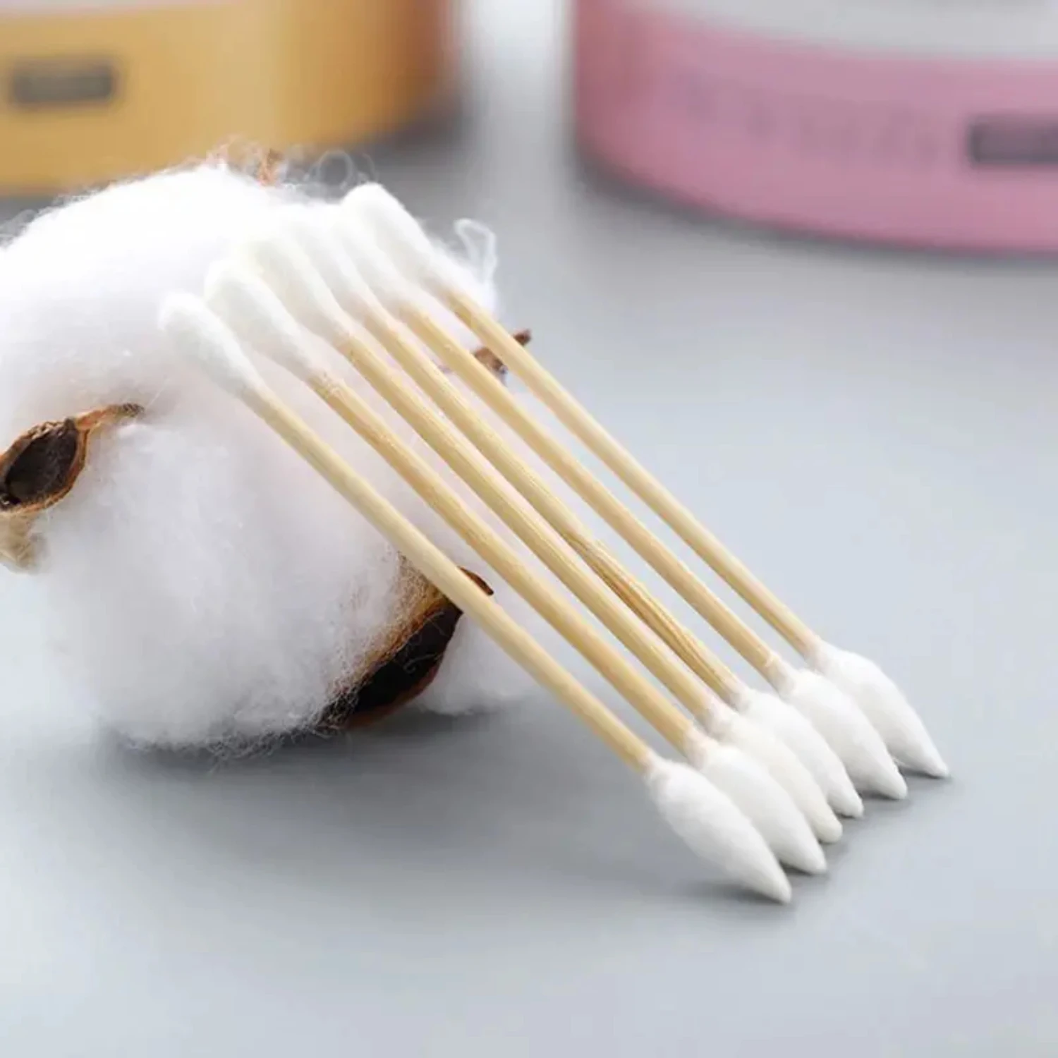 ผ้าฝ้ายล้างเครื่องสําอางขนตาแบบใช้แล้วทิ้ง - เครื่องมือทําความสะอาดหู 500 ชิ้นและไม้กายสิทธิ์ทําความสะอาดที่ทนทานสําหรับการใช้งานที่แม่นยํา