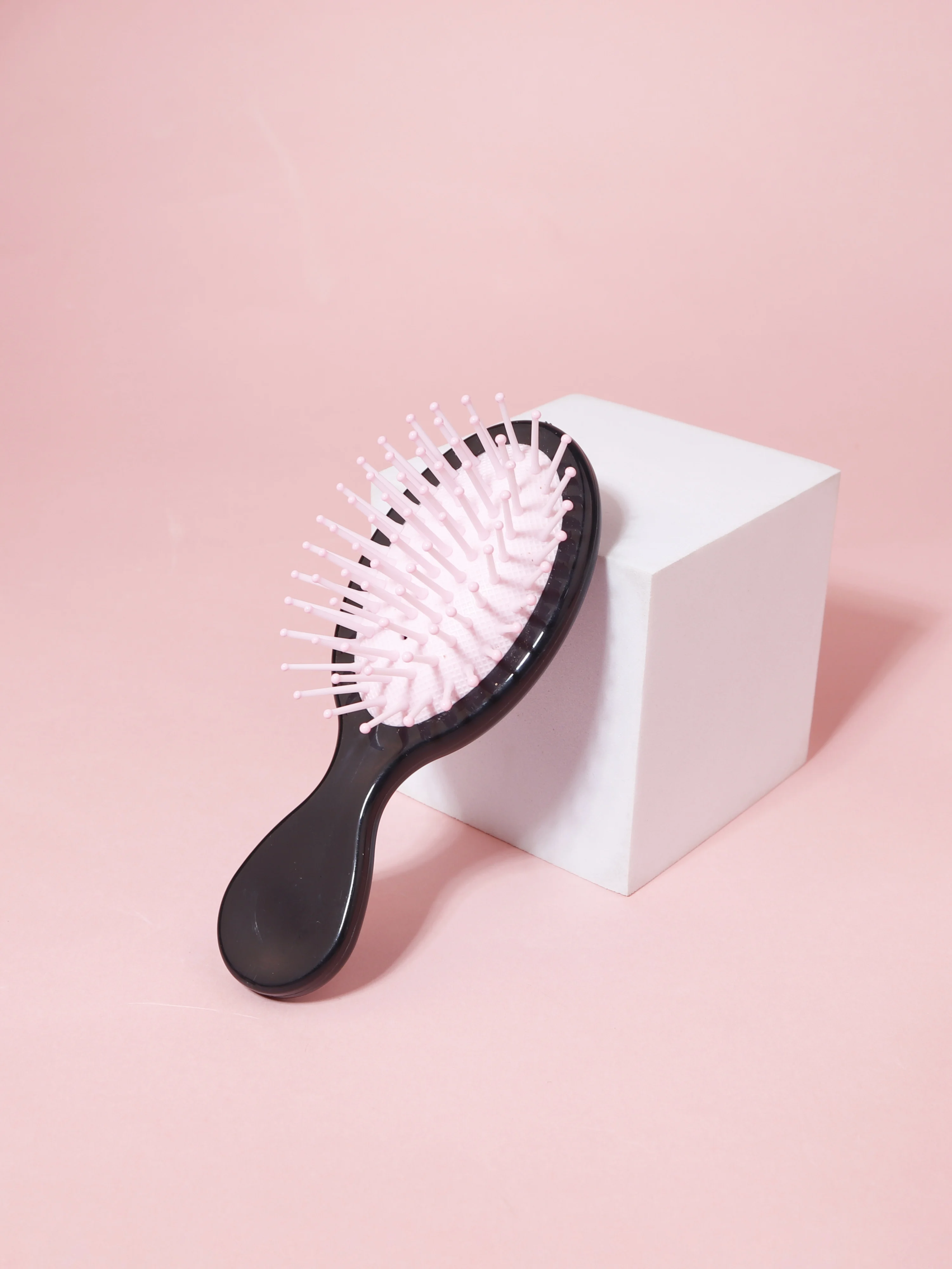 1PCS women\'s small hair brush, portable travel hair brush, mini oval dry and wet air cushion hair brush