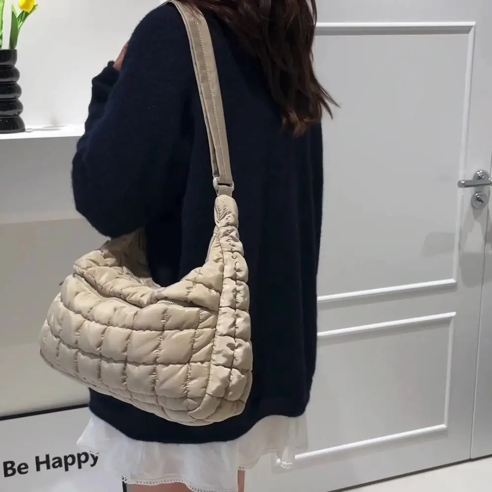 

Solid Color Quilted Sling Bag Cotton Material Large Capacity Cloud Tote Bag Pleated Design Crossbody Style Puffer Underarm Bag