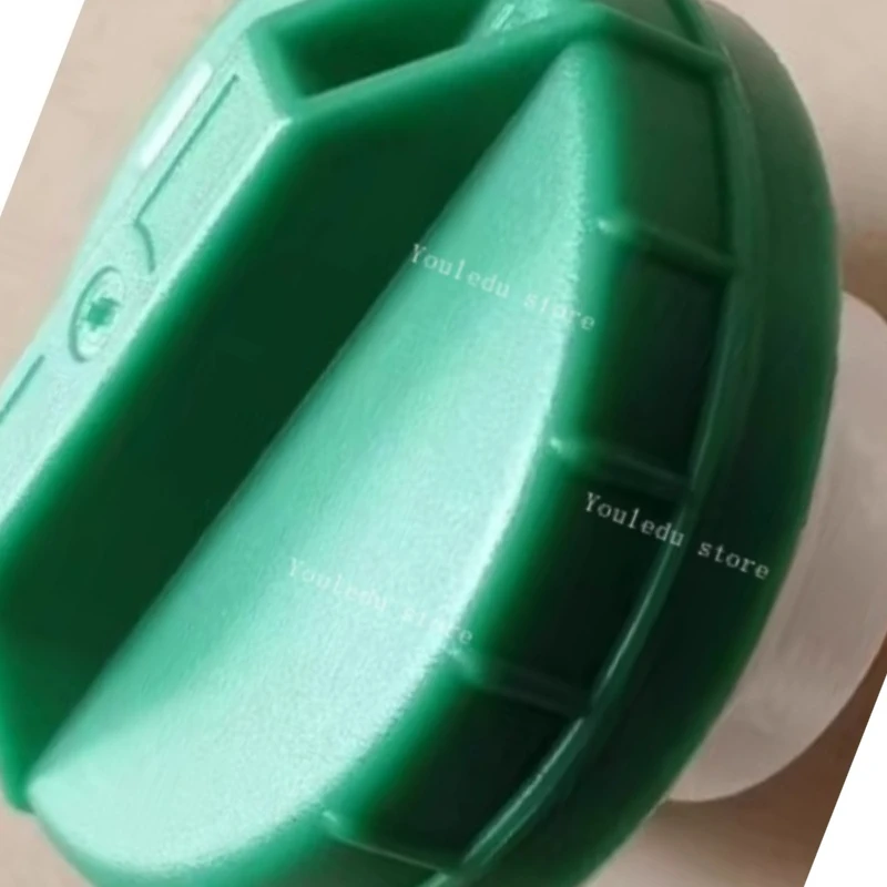 

Suitable for S220 S550 S650 S630 S770 skid steer loader 7113340 fuel tank cap 6661114
