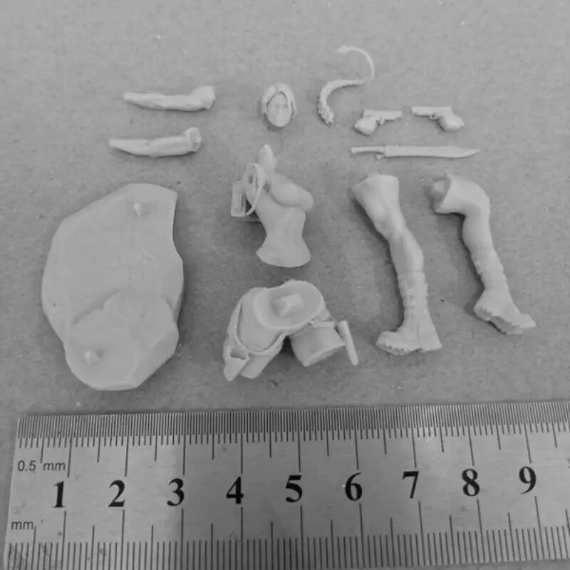 Fighting Laura Resin Figure Full 1/24 Scale 75mm Model Kit Diy Miniatures GK Unassembled and Unpainted Diorama Toys