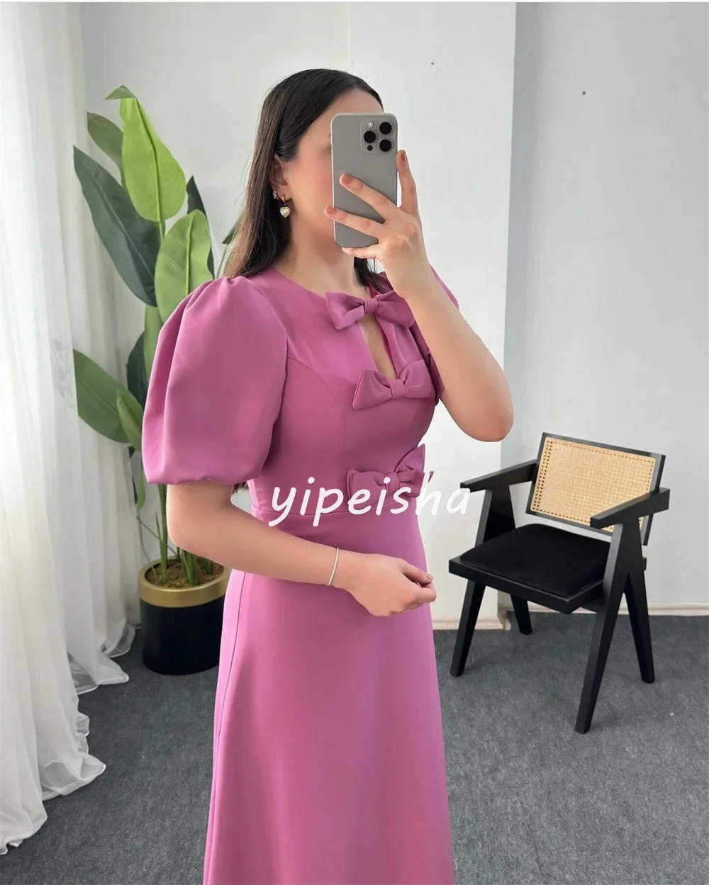 Abiti midi personalizzati con fiocco in jersey increspato per cocktail party a-line o-collo su misura
