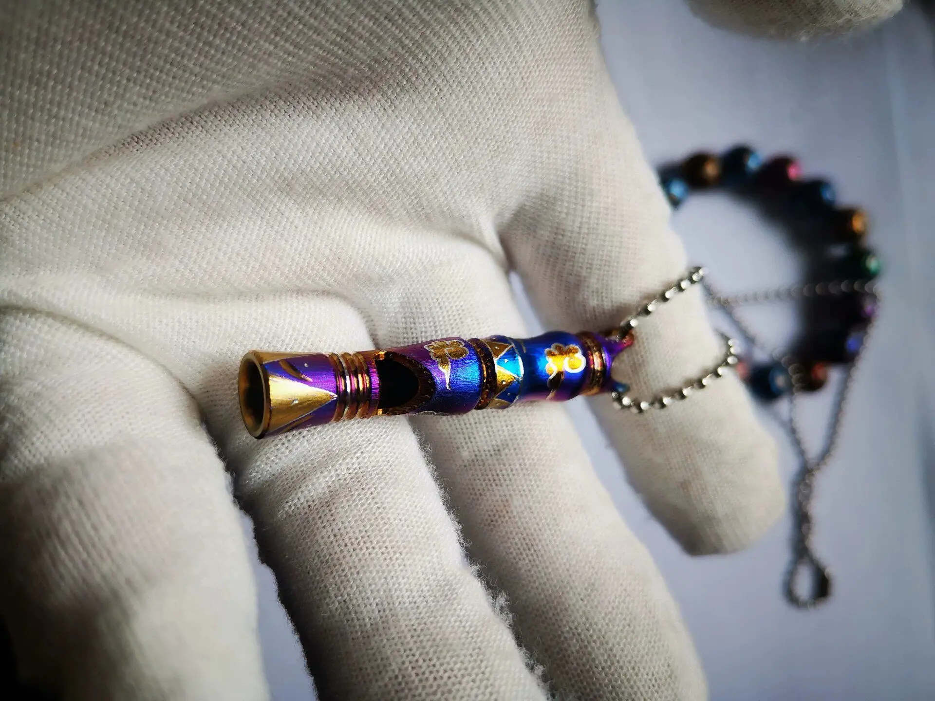 silbato-de-emergencia-mini-de-aleacion-de-titanio-silbato-de-supervivencia-de-alta-frecuencia-y-sonido-fuerte-tallado-a-mano-con-acabado-quemado-para-exteriores