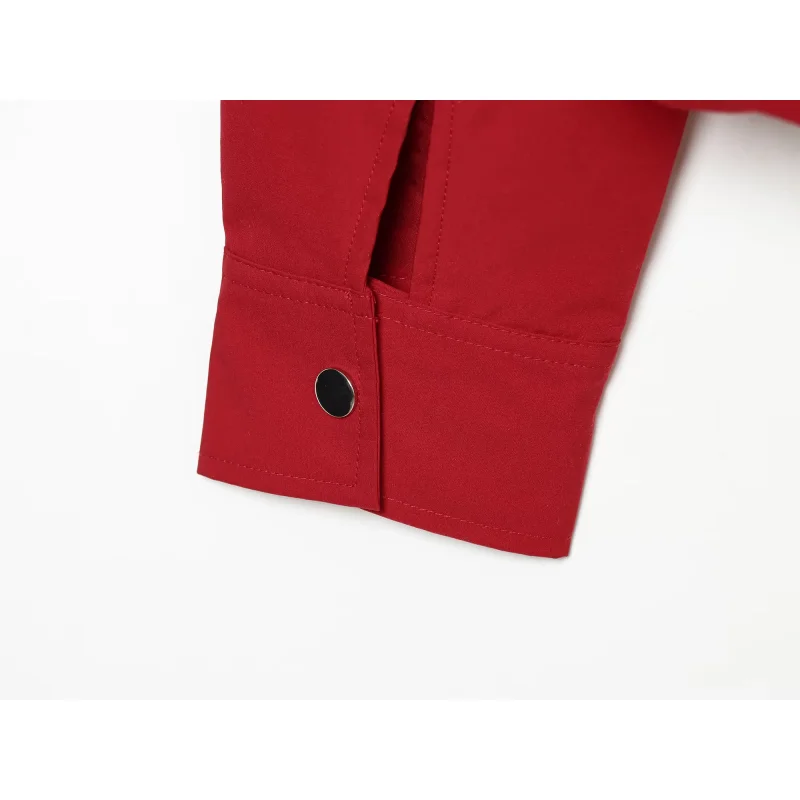 Neue wasserabweisende, wattierte Damenjacke mit Stehkragen, Kordelzug am Saum, Reißverschluss, losen langen Ärmeln, Taschen und kurzem Schnitt aus Baumwolle. – Detail 13