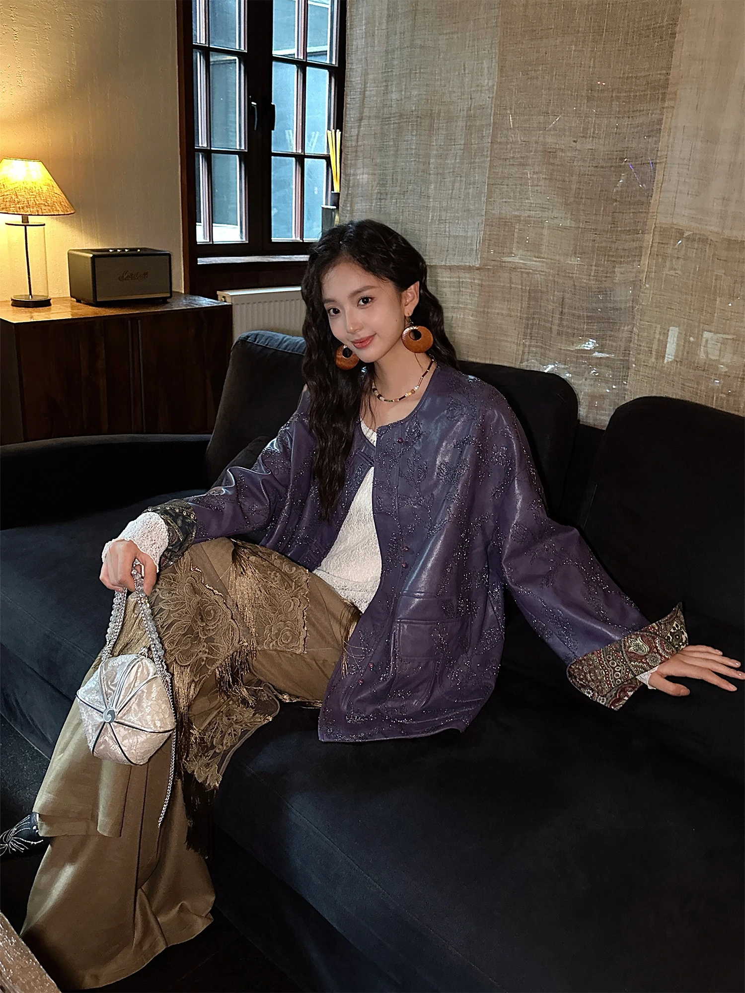 Nieuwe 2025 Retro Chinese Sle Dames Lederen Jas Cool en Elegant Zwart Bloemen Design Nationale Sle Buitenkleding Jas