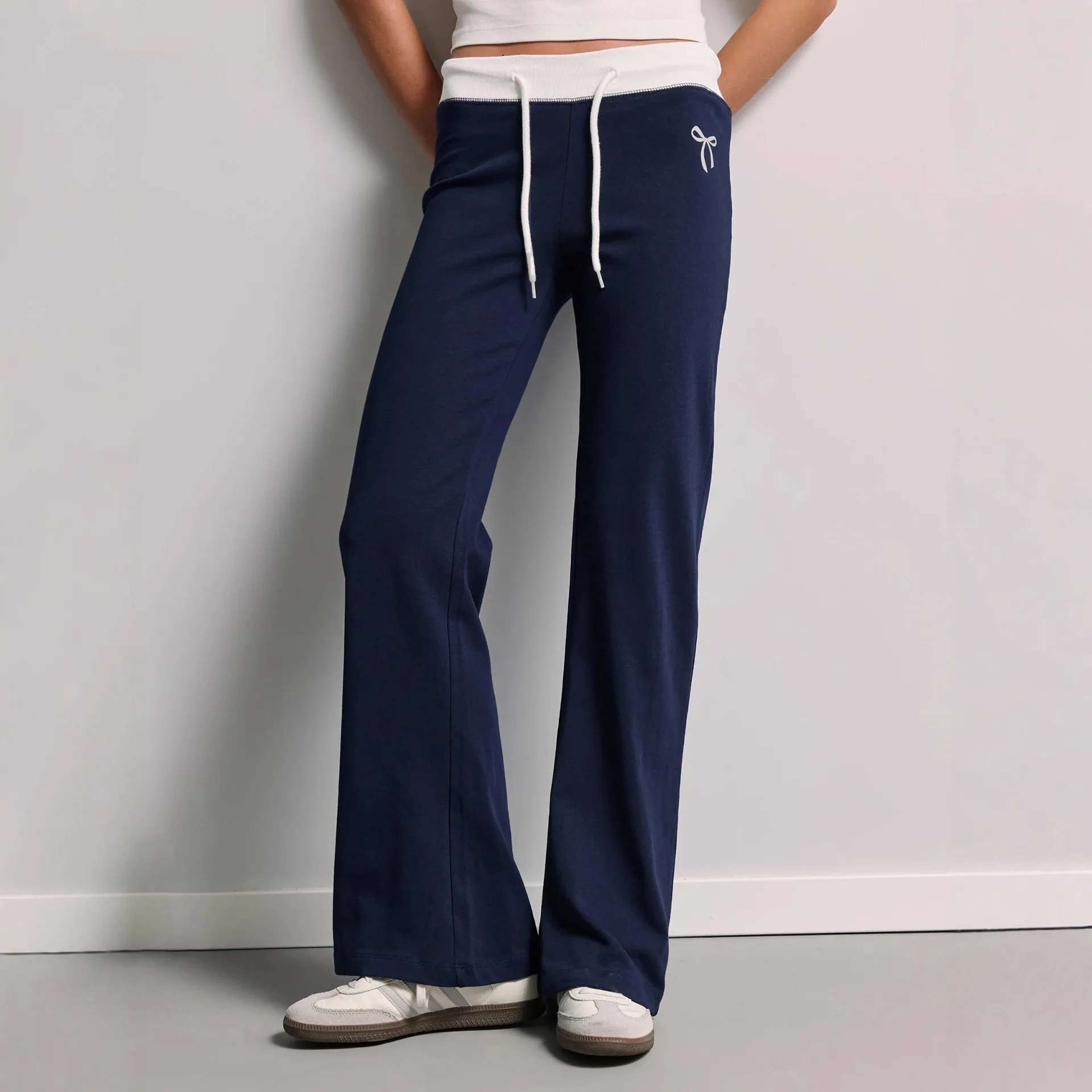 Y2K Color-Block-Hose mit Schleife für Damen, amerikanischer Stil, bodenlang, niedrige Taille, leicht ausgestellte Beine, Taillenband, sportlich, lässig