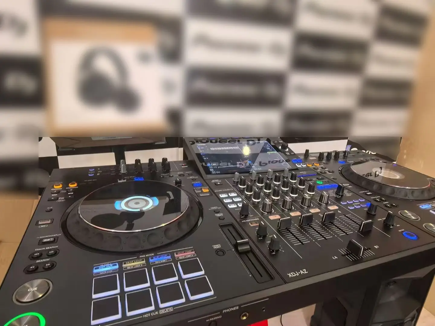 Professional 4-Channel Standalone DJ System - Pio's DJ Controller & Mixer All-in-One Station