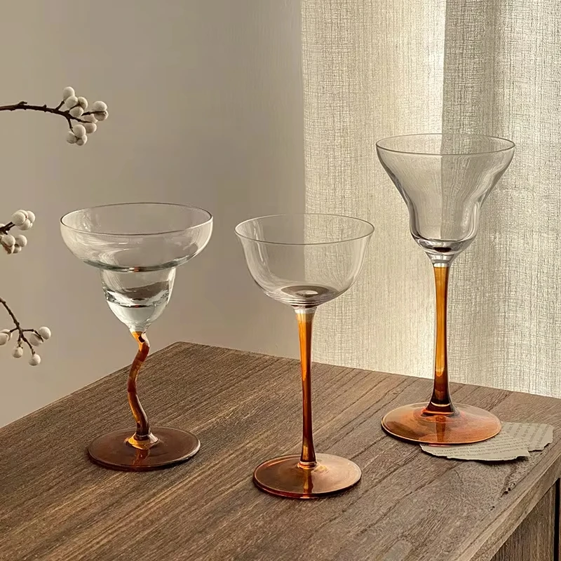 Copas de cóctel marrones creativas, copa de Margarita curvada con puntas de champán brillante, copas para bebidas y bebidas mixtas