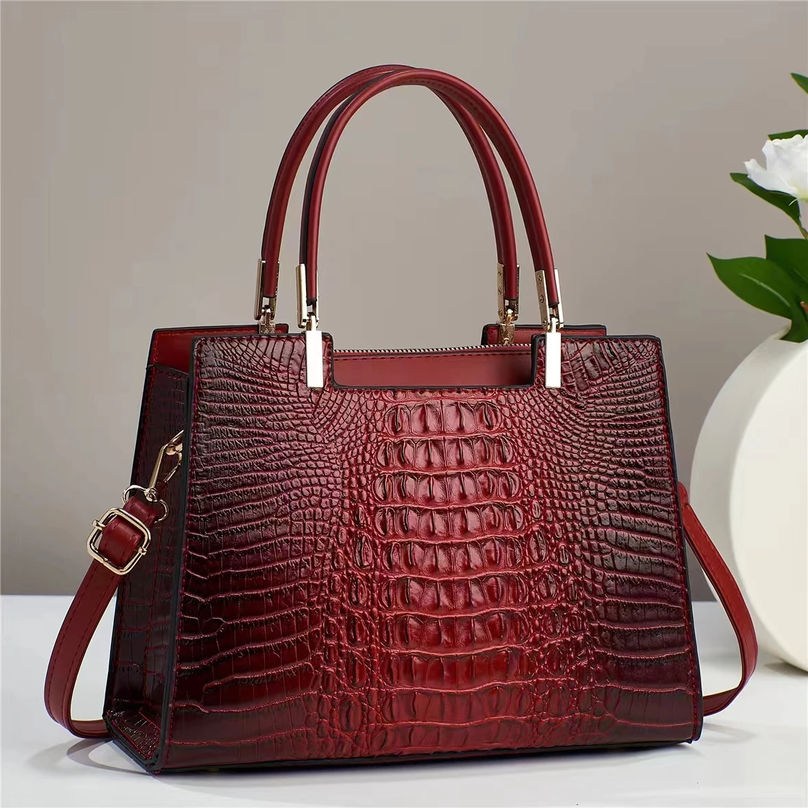 High-grade fashion gradient crocodile print women\'s handbag, atmospheric texture all matching single shoulder crossbody bag