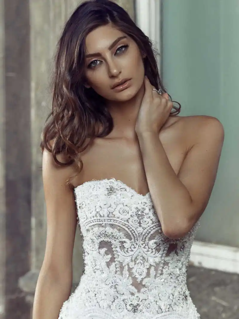 Exquisite Wedding Dresses A Line Tulle Tiered Bridal Gowns Lace Appliques Sleeveless Backless Robes Customized Exquisite D261250