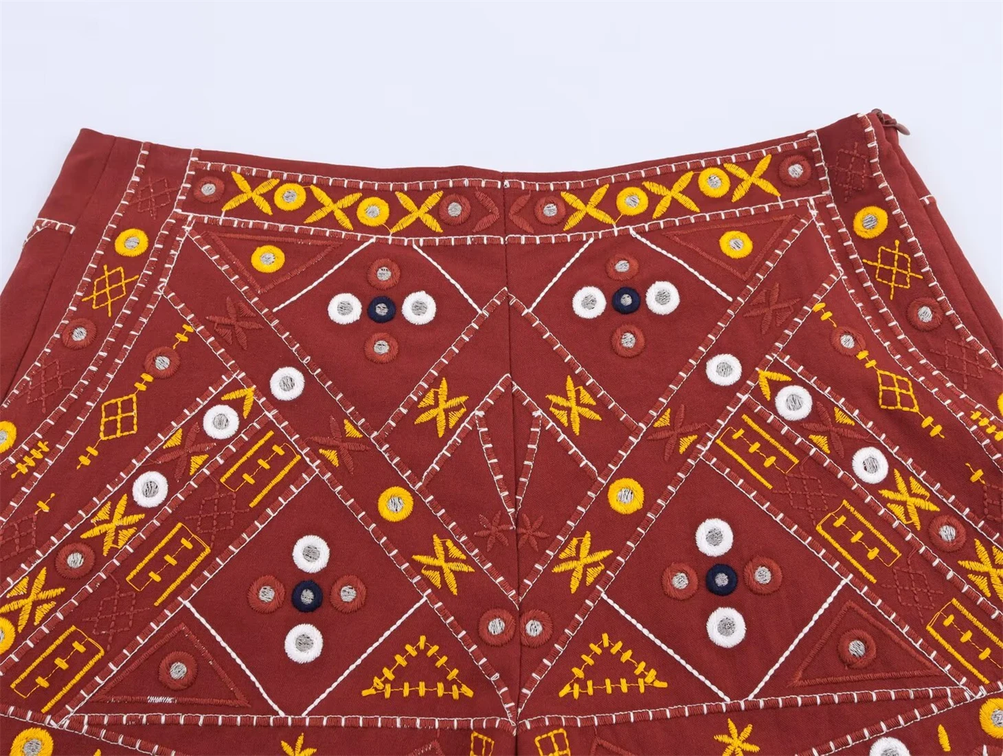 レディースファッション Vネック 刺繍入りパンツスーツ ショート丈 カジュアル ベストトップとショートパンツセット レディース服の新トレンド