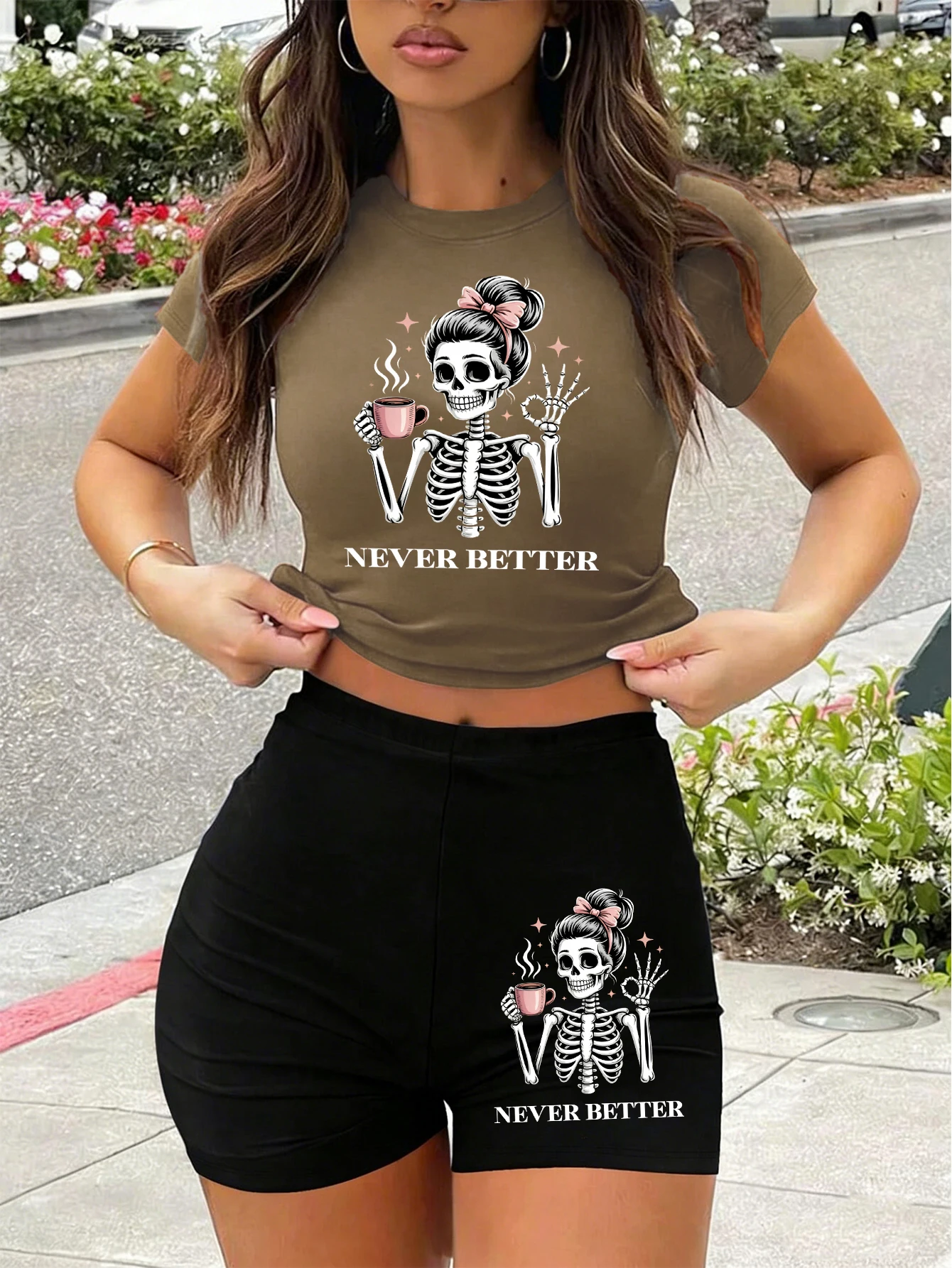 

Женский комплект: укороченная футболка с принтом «Кофейные черепа» и летние эластичные леггинсы из хлопка, спортивная одежда для улицы с круглым вырезом