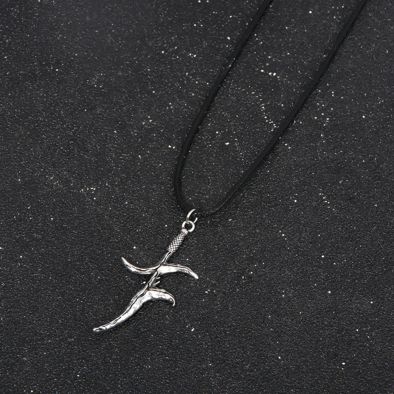 Game Peripherals Dark Wind Black Knife Necklace Wandering Knight Cosplay Props Necklaces Pendant Choker For Friends Jewelry