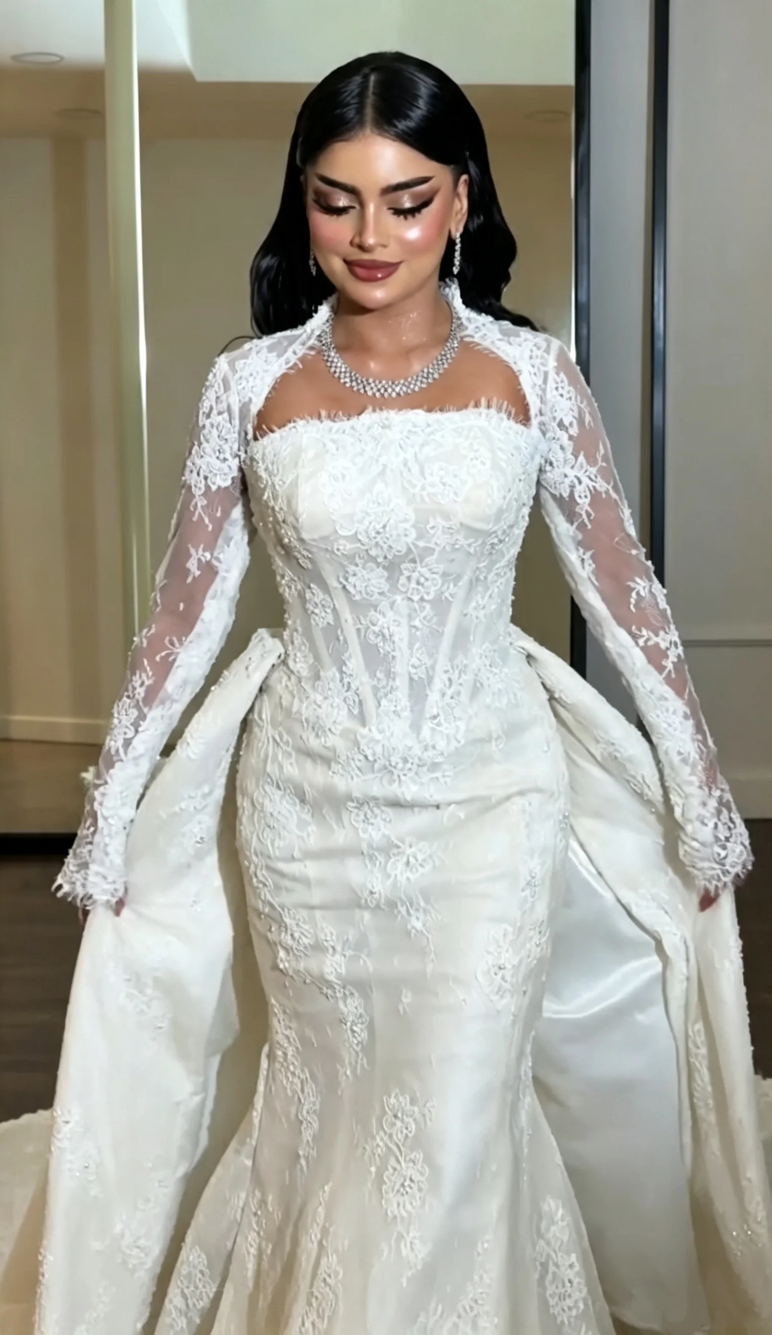 Elegant Transparent Lace Long Sleeve Mermaid Wedding Dress White Satin Bridal Ball Dress Detachable Tail Retro Bride Dress Custo