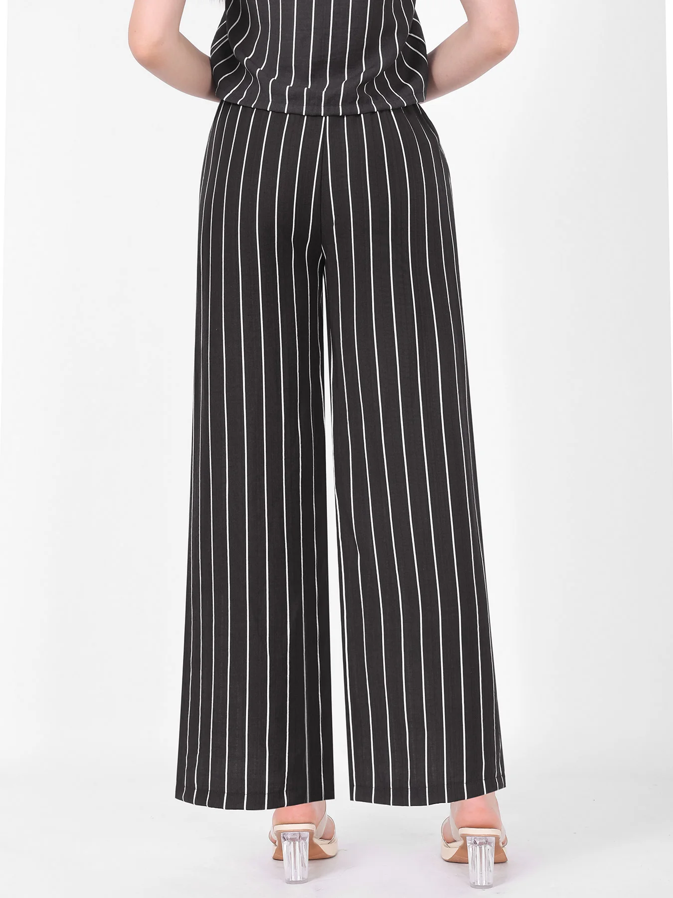 Gestreiftes zweiteiliges Outfit für Damen, ärmelloses Tanktop mit Knöpfen und elastische Hose mit weitem Bein und Kordelzug, lässiger Urlaubskostüm – Detail 25