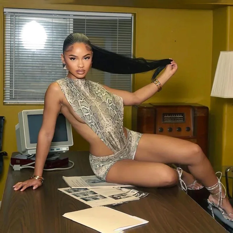 

Женский сексуальный комплект из 2 предметов со змеиным принтом, боди без рукавов с круглым вырезом, топы + шорты, одежда для ночного клуба, узкие костюмы, женская уличная одежда