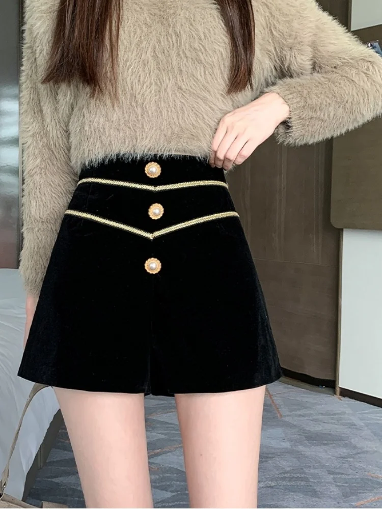 Pantalones de pierna ancha de terciopelo dorado para mujer, novedad de 2025, aspecto fino de otoño/invierno, pantalones cortos informales de edición coreana de cintura alta, pantalones cortos negros