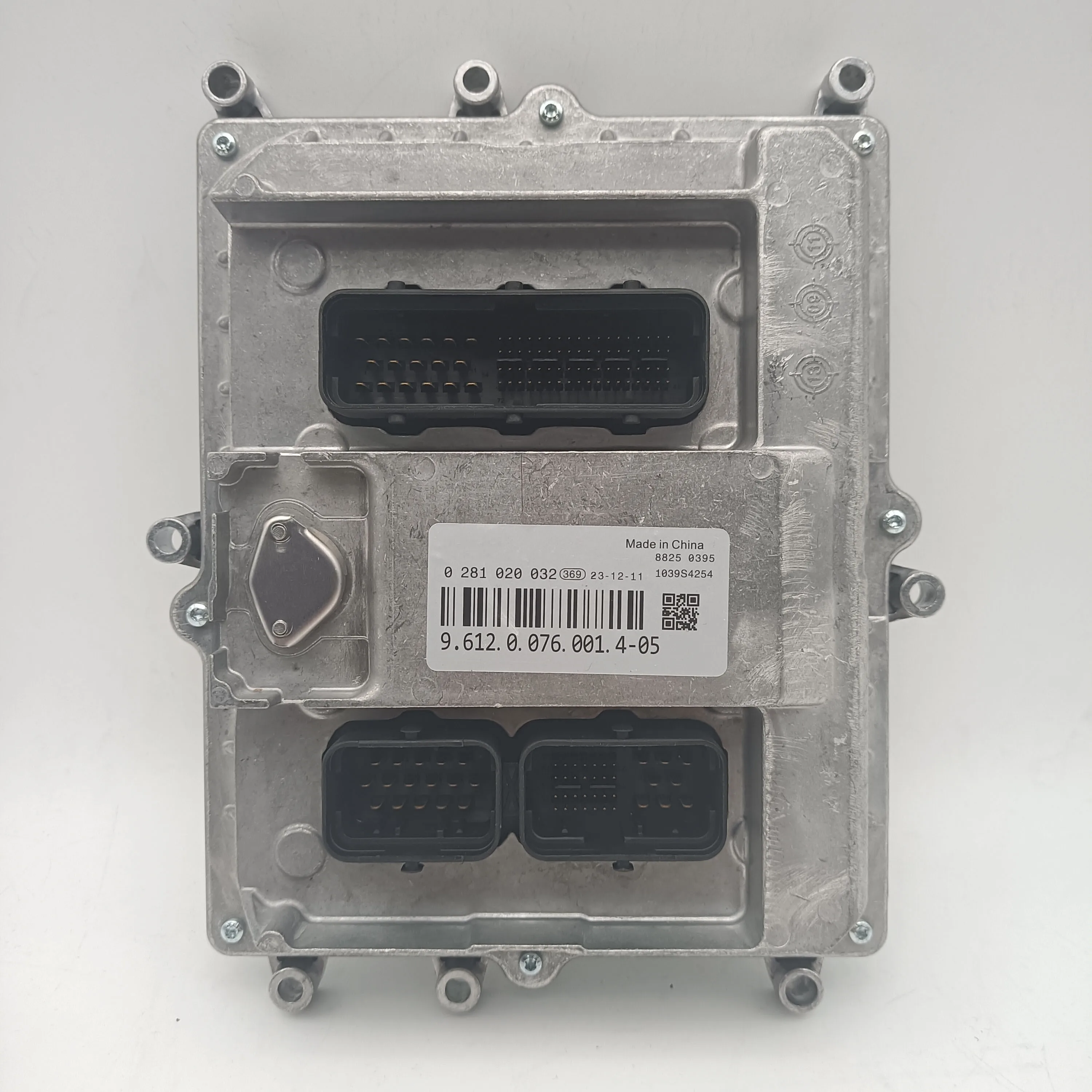 Engine Electronic Control Module Unit 0281020032 for Volvo VM 260 310 / VW