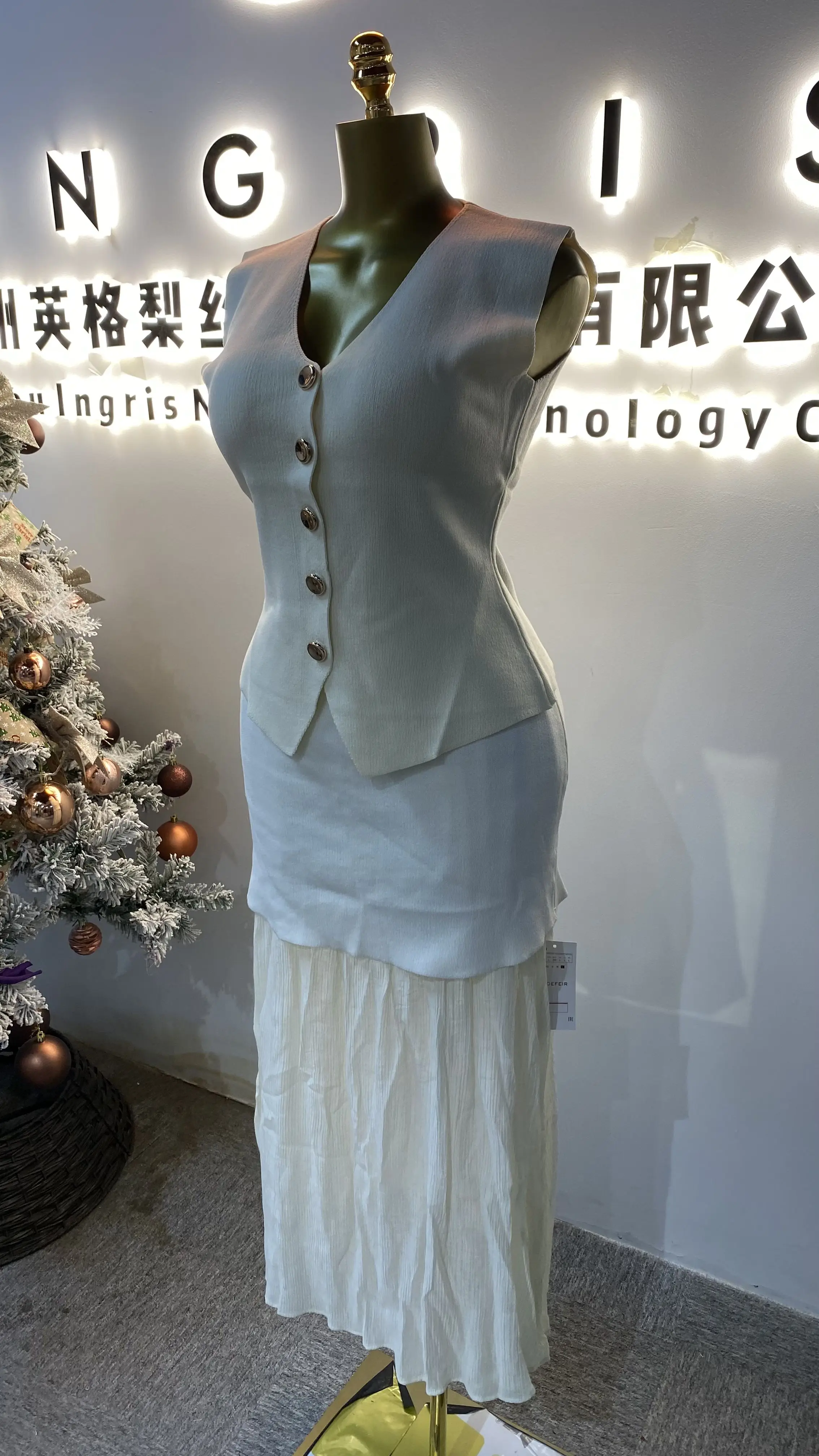 موضة جديدة زر الذهب مزين محبوك سترة الرجعية أكمام المرأة سترة لينة وصديقة للبشرة-GZXX016