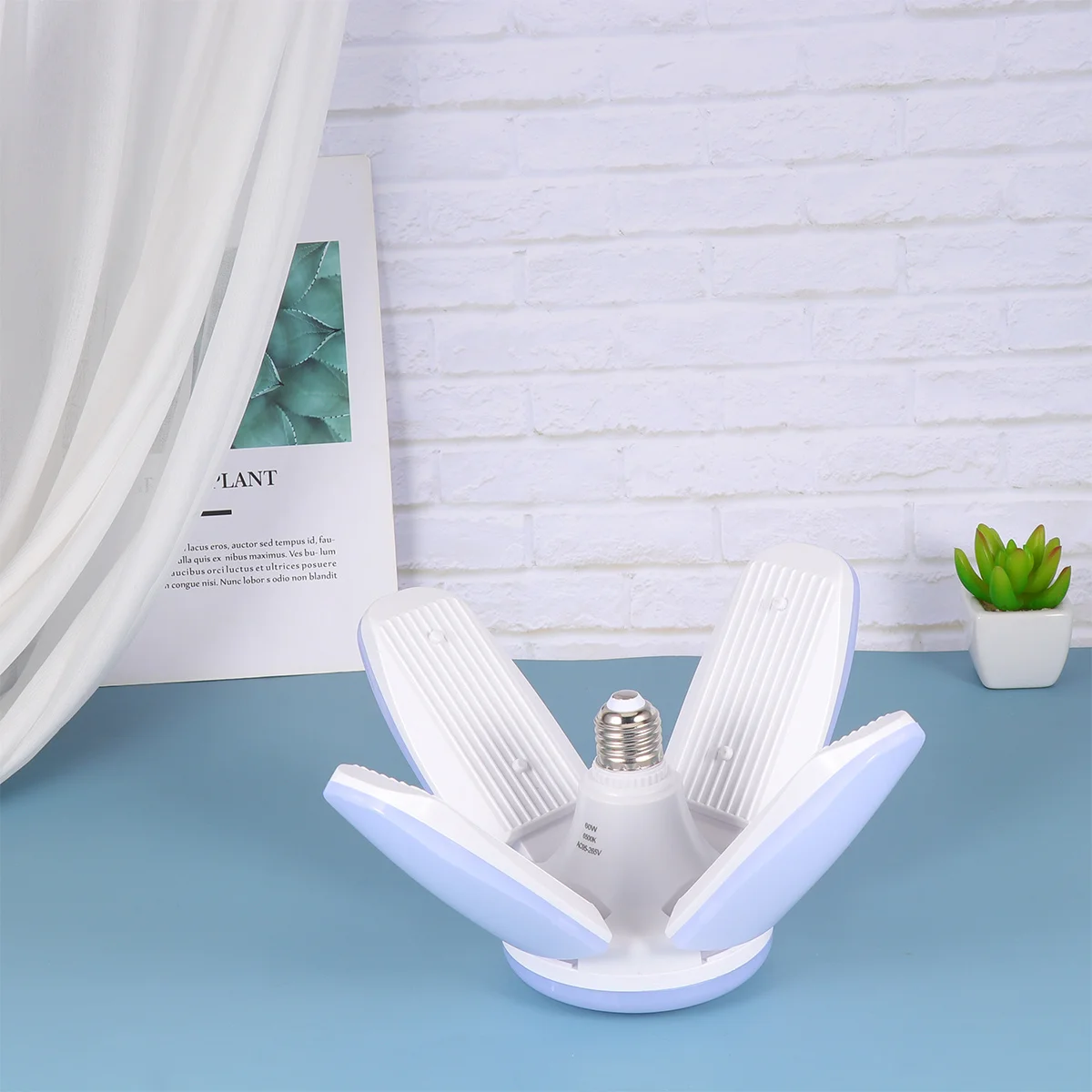 

4 Blades Foldable Fan Light Led Bulb 60W Ac85-265V White For Home Living Room Bedroom Garage Hotel Restaurant E27 Lamp