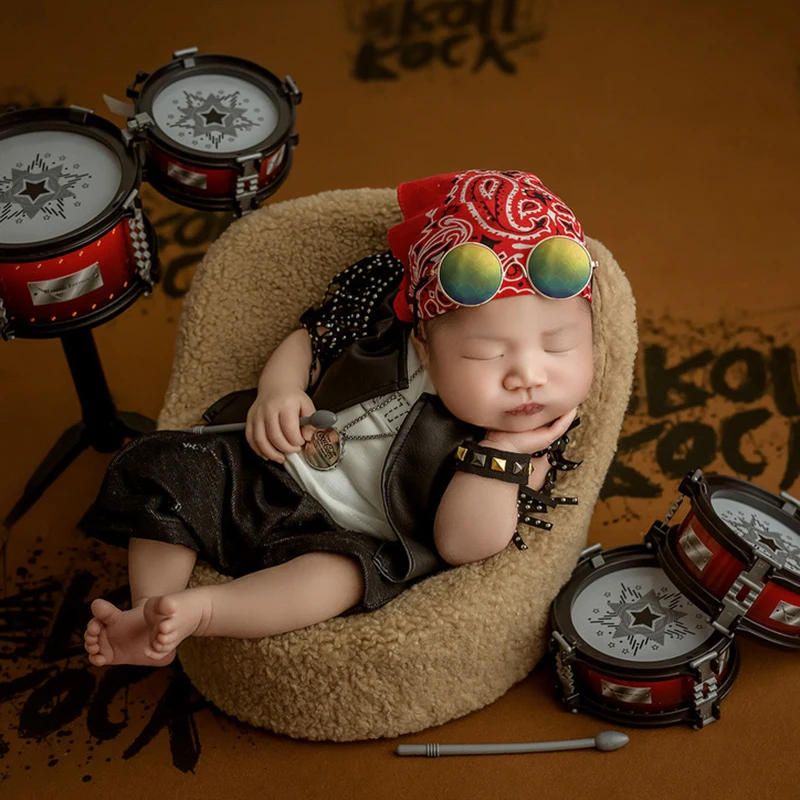 

Rock Style Newborn Photography Props Necklace Glasses Beer Bottle Combination Decoration Boys Pose Studio Shooting Accessories